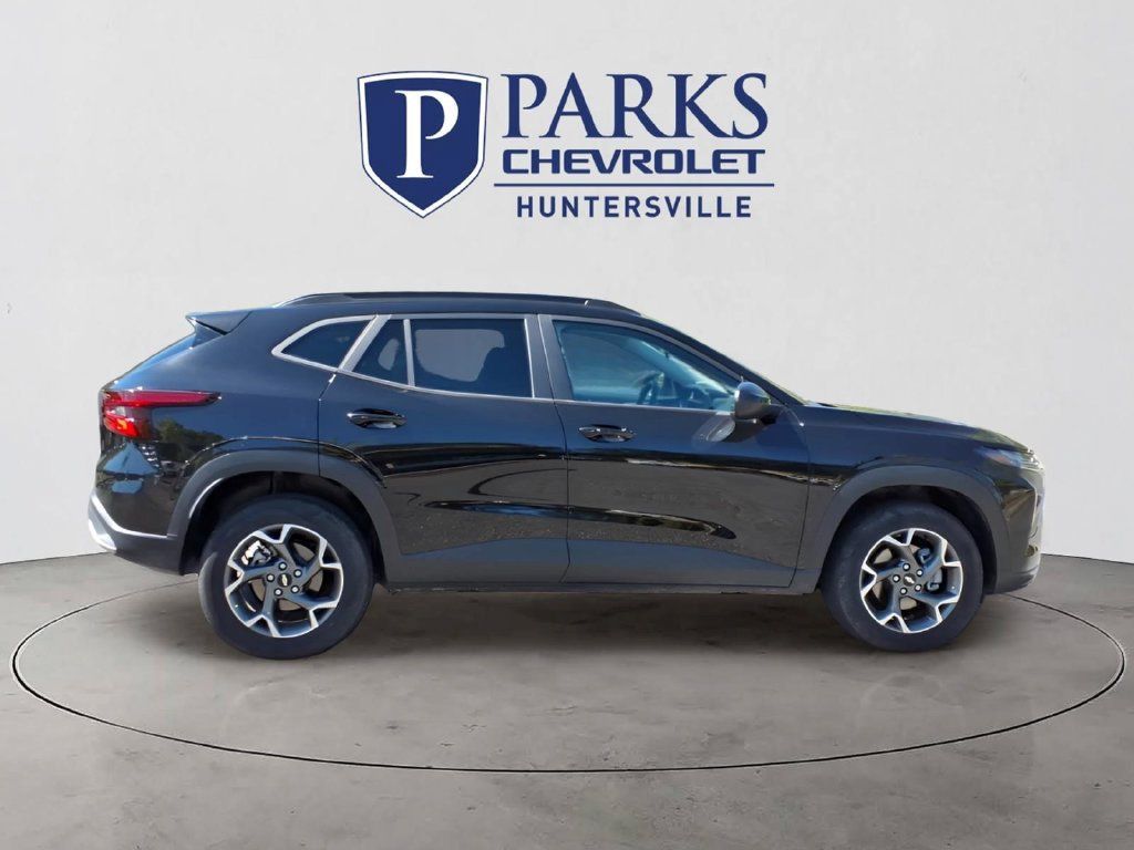 Used 2025 Chevrolet Trax LT w/ LT Convenience Package FWD image 34