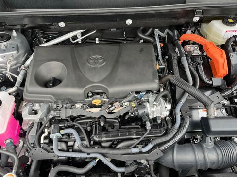 Used 2025 Toyota RAV4 LE image 31