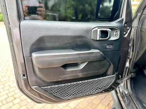 Used 2018 Jeep Wrangler Unlimited Rubicon image 13