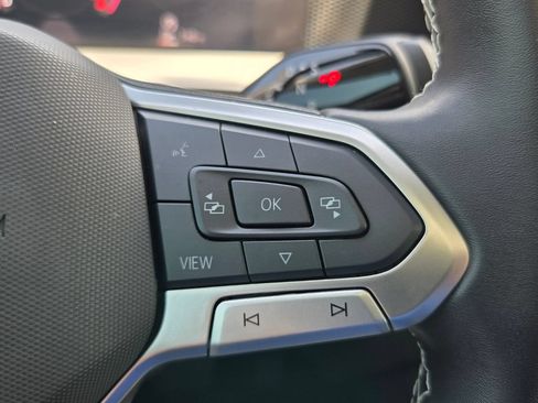 Certified 2026 Volkswagen Tiguan SE w/ Panoramic Sunroof Package FWD image 22