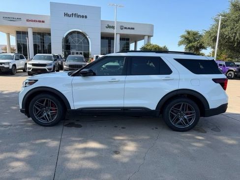 Used 2025 Ford Explorer ST w/ Sun And Sound Package AWD/4WD image 4