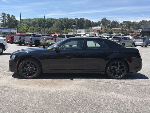 Used 2022 Chrysler 300 Touring w/ Sport Appearance Package RWD image 2