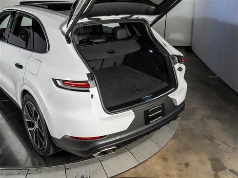 Certified 2026 Porsche Cayenne E-Hybrid AWD/4WD image 32