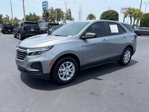 Used 2024 Chevrolet Equinox LS w/ LS Convenience Package FWD image 3
