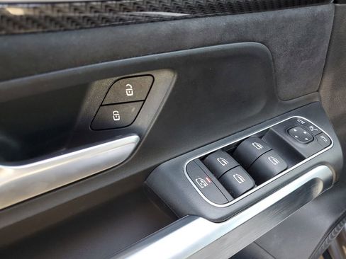 Used 2021 Mercedes-Benz GLB 250 4MATIC image 24