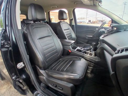 Used 2017 Ford Escape SE w/ SE Leather Comfort Package FWD image 17