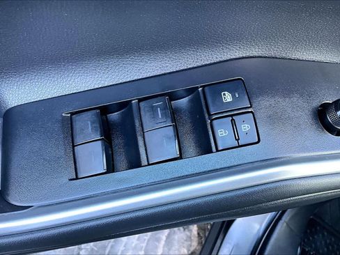 Certified 2022 Toyota Highlander XLE image 32