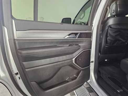 New 2026 Jeep Grand Wagoneer Limited image 32