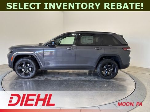 New 2025 Jeep Grand Cherokee Altitude w/ Trailer Tow Package AWD/4WD image 4