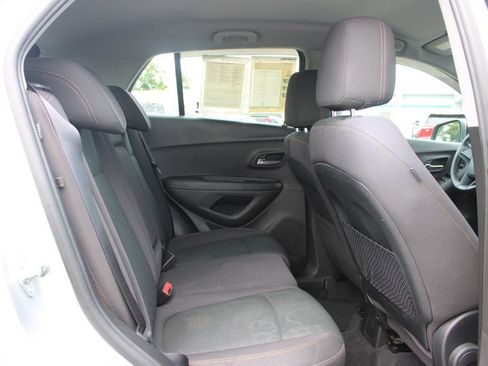 Used 2017 Chevrolet Trax LS FWD image 27