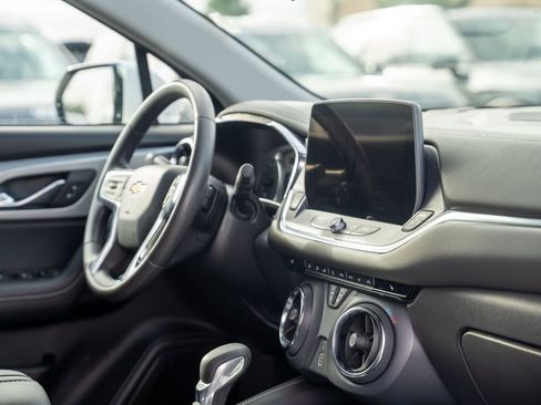 Used 2025 Chevrolet Blazer LT image 12