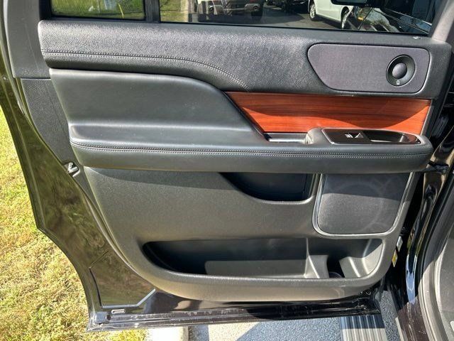 Used 2021 Lincoln Navigator L Reserve AWD/4WD image 41