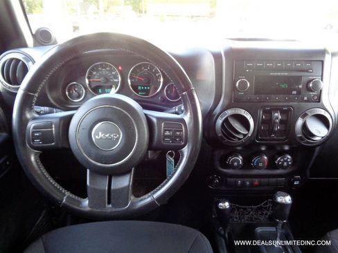 Used 2014 Jeep Wrangler Unlimited Sport w/ Quick Order Package 24S AWD/4WD image 9