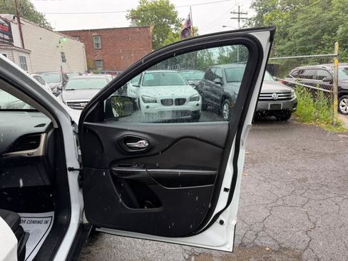 Used 2014 Jeep Cherokee Latitude w/ Comfort/Convenience Group FWD image 36