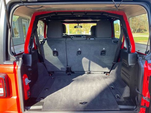 Used 2020 Jeep Wrangler Unlimited Sahara image 9