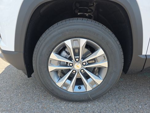 New 2027 Chevrolet Equinox LT w/ Convenience Package II FWD image 9