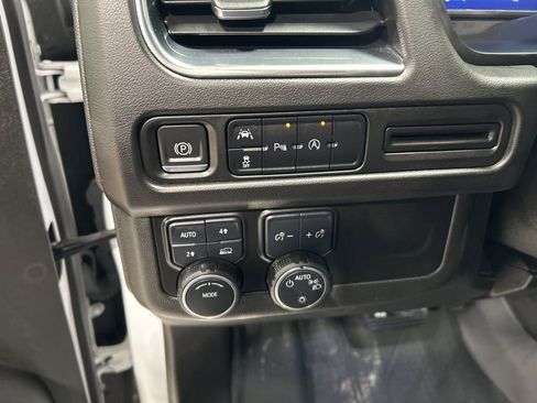 Used 2023 Chevrolet Suburban RST image 12