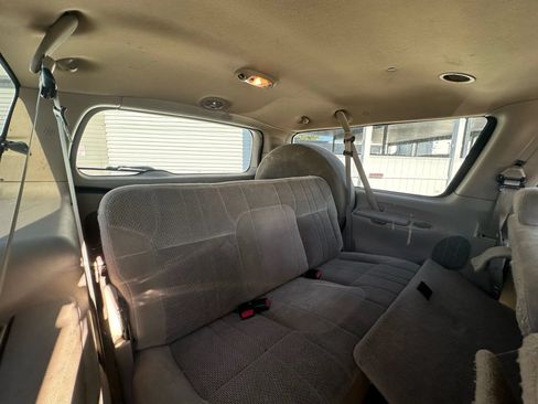 Used 2000 Ford Excursion XLT AWD/4WD image 12