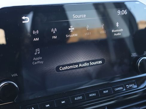 Used 2024 Nissan Pathfinder SL FWD image 9
