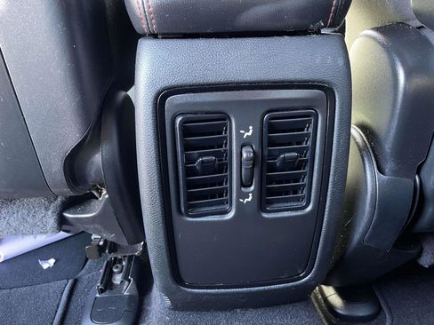 Used 2025 Dodge Durango GT RWD image 13