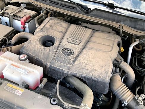 Used 2024 Toyota Tundra Limited AWD/4WD image 34