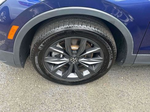 Used 2022 Volkswagen Tiguan SE w/ Panoramic Sunroof Package image 7