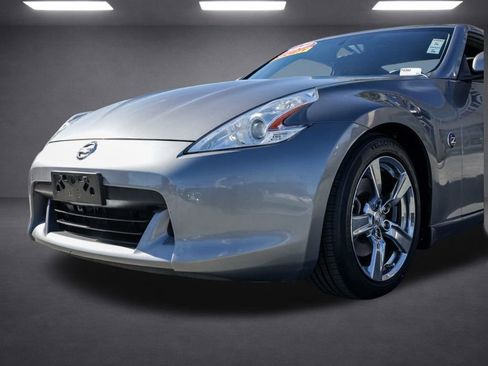 Used 2010 Nissan 370Z Coupe image 10