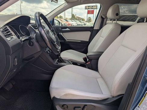 Used 2018 Volkswagen Tiguan SE w/ Panoramic Sunroof Package image 21