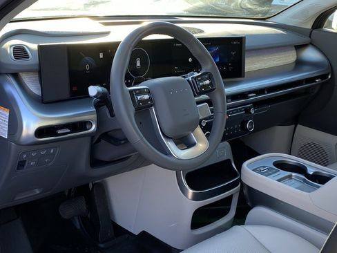 Used 2026 Hyundai Ioniq 9 SEL image 10