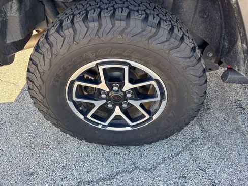Used 2025 Jeep Wrangler Unlimited Rubicon AWD/4WD image 29