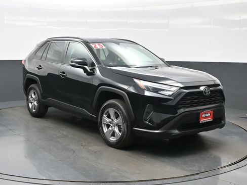 Used 2025 Toyota RAV4 XLE AWD/4WD image 8