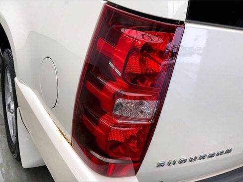 Used 2013 Chevrolet Suburban LTZ image 27