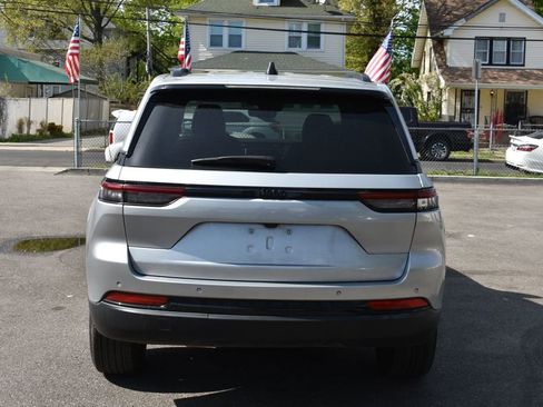 Used 2025 Jeep Grand Cherokee Altitude AWD/4WD image 7