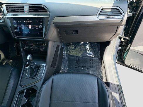 Used 2019 Volkswagen Tiguan SE w/ Panoramic Sunroof Package FWD image 16