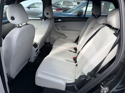 Used 2023 Volkswagen Tiguan SE R-Line FWD image 4