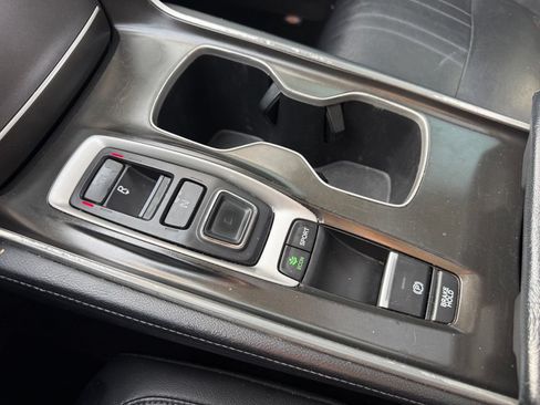 Used 2018 Honda Accord Touring image 16