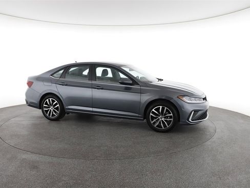 Used 2025 Volkswagen Jetta SE image 15