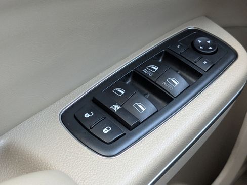 Used 2014 Chrysler 300 RWD image 21