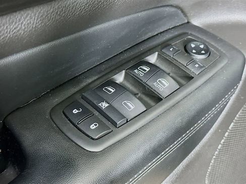 Used 2019 Jeep Grand Cherokee Altitude image 29