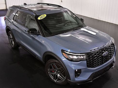 Used 2025 Ford Explorer ST-Line w/ Premium Package image 12