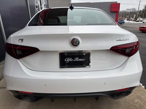 Used 2022 Alfa Romeo Giulia Veloce image 9