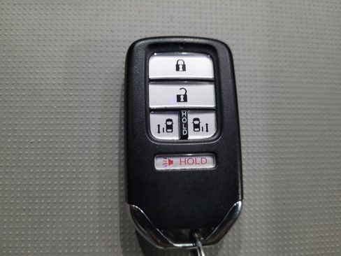 Used 2016 Honda Odyssey SE image 32