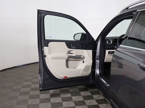 Used 2024 Mercedes-Benz GLB 250 4MATIC w/ Driver Assistance Package image 20