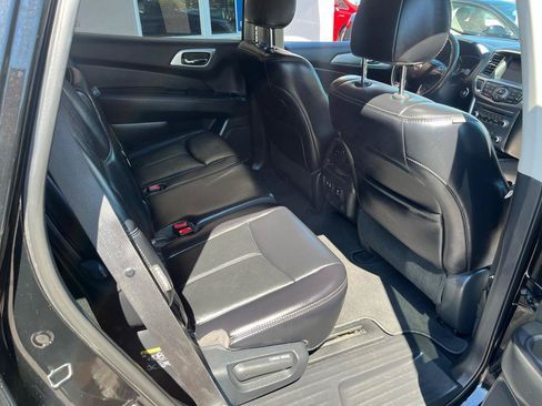 Used 2019 Nissan Pathfinder SL AWD/4WD image 34