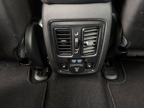 Used 2020 Jeep Grand Cherokee Overland AWD/4WD image 17