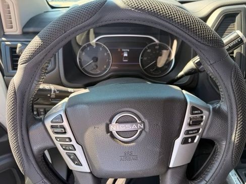 Used 2023 Nissan Titan SV w/ SV Convenience Package RWD image 11