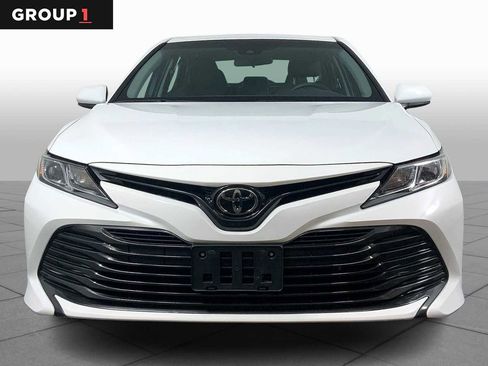 Used 2018 Toyota Camry LE image 3