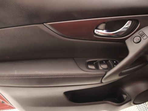 Used 2018 Nissan Rogue SV FWD image 15