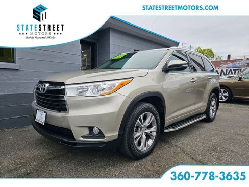 Used 2015 Toyota Highlander XLE AWD/4WD image 1