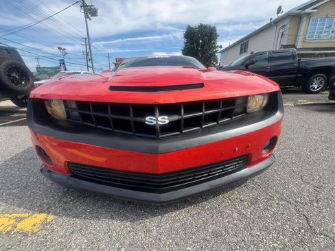 Used 2010 Chevrolet Camaro SS image 2